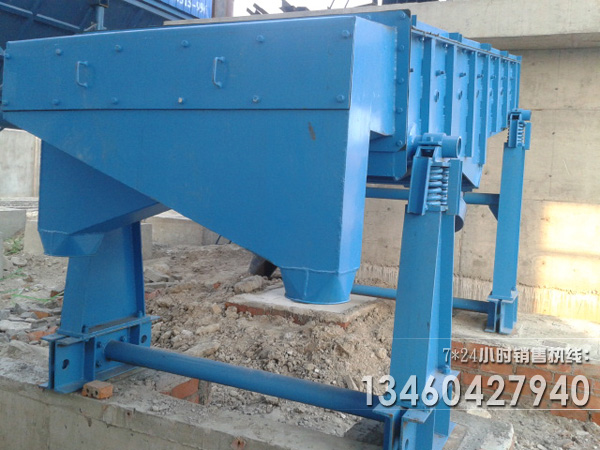 直線(xiàn)振動(dòng)篩圖片