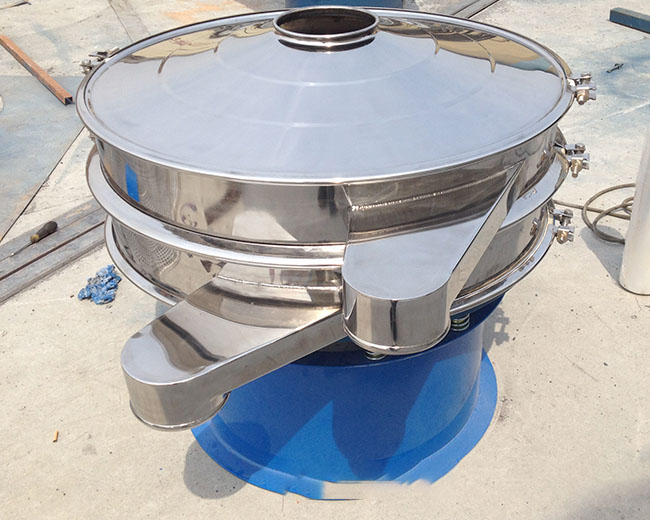 食品振動(dòng)篩設(shè)備選用圓形直排式、三次元式