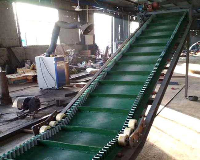 砂石皮帶輸送機(jī)多少錢一下，材質(zhì)一樣嗎？