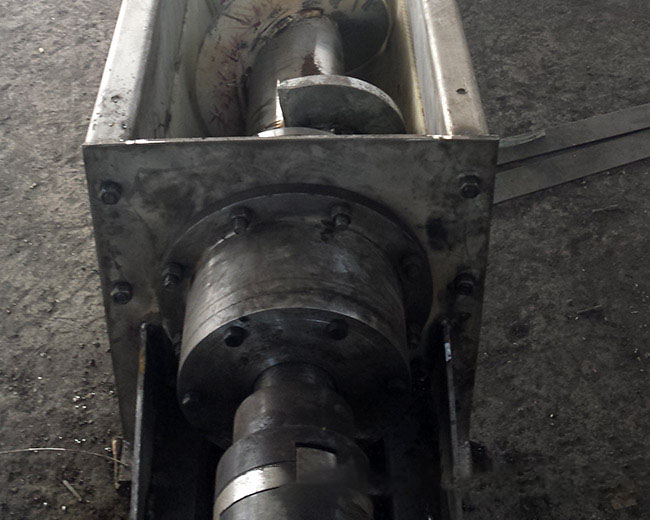 不銹鋼螺旋輸送機葉片撕裂、軸裂縫、軸段斷裂處理