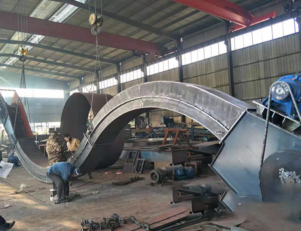 可彎曲刮板輸送機(jī)按工作原理計(jì)算彎度不大于多少！