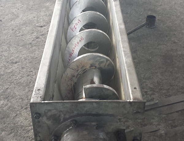 螺旋絞龍適合短距離輸送，及水平輸送較多