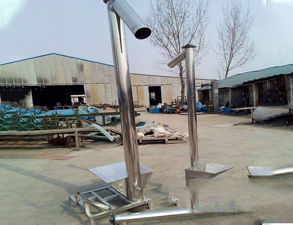 不銹鋼螺旋輸送機(jī)需要定期清理，殘存物會(huì)影響效率