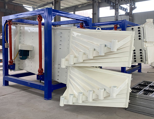 硅砂方形<a href='http://qmudjdg.cn/sfsx/ybs.html' title='搖擺篩' target='_blank'>搖擺篩</a>處理量大精度可達95%以上