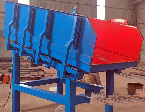 石灰?guī)r加工線(xiàn)用到全有板喂機(jī)、振動(dòng)篩、放礦機(jī)