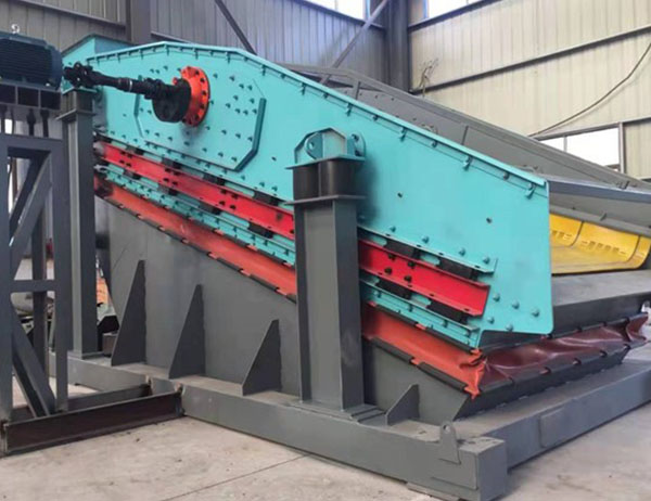 石灰?guī)r加工線(xiàn)用到全有板喂機(jī)、振動(dòng)篩、放礦機(jī)