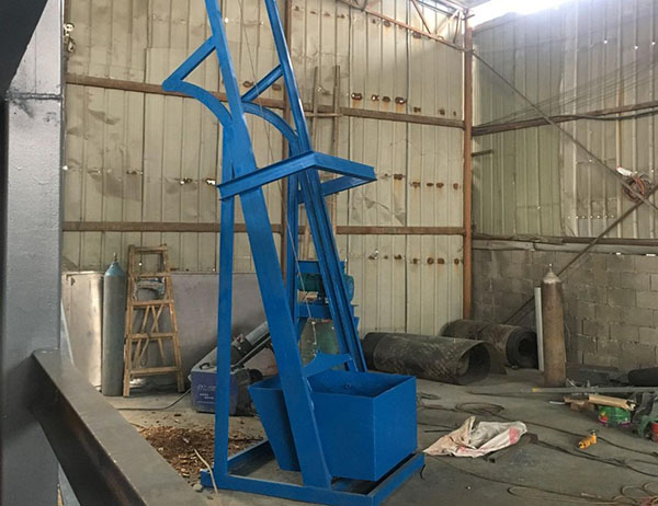 便攜式提升機(jī)方便移動(dòng)、占地空間小