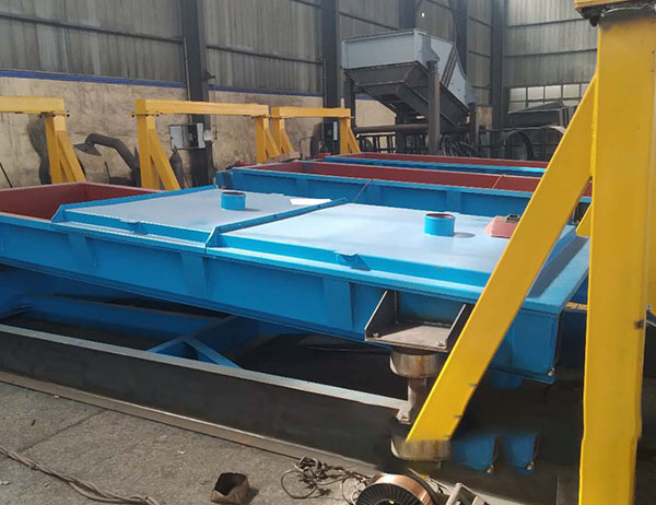 尿素、土壤有機肥篩分機使用的是一種篩機