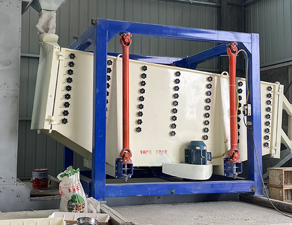 珍珠巖制砂生產(chǎn)線中使用方形搖擺篩進(jìn)行分級的比價多