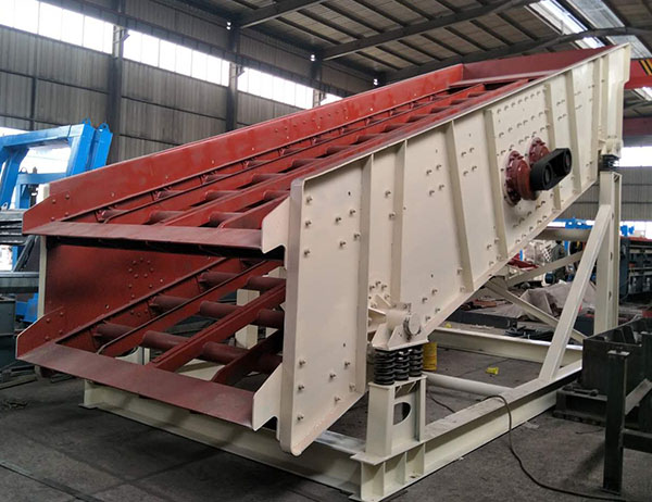 石灰石制砂生產(chǎn)線中使用圓振動篩進(jìn)行分級的比較多