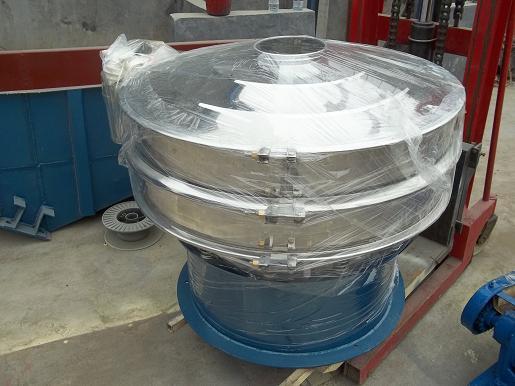 日產(chǎn)10噸陶瓷粉振動篩價格是多少？選哪個型號設備合適？